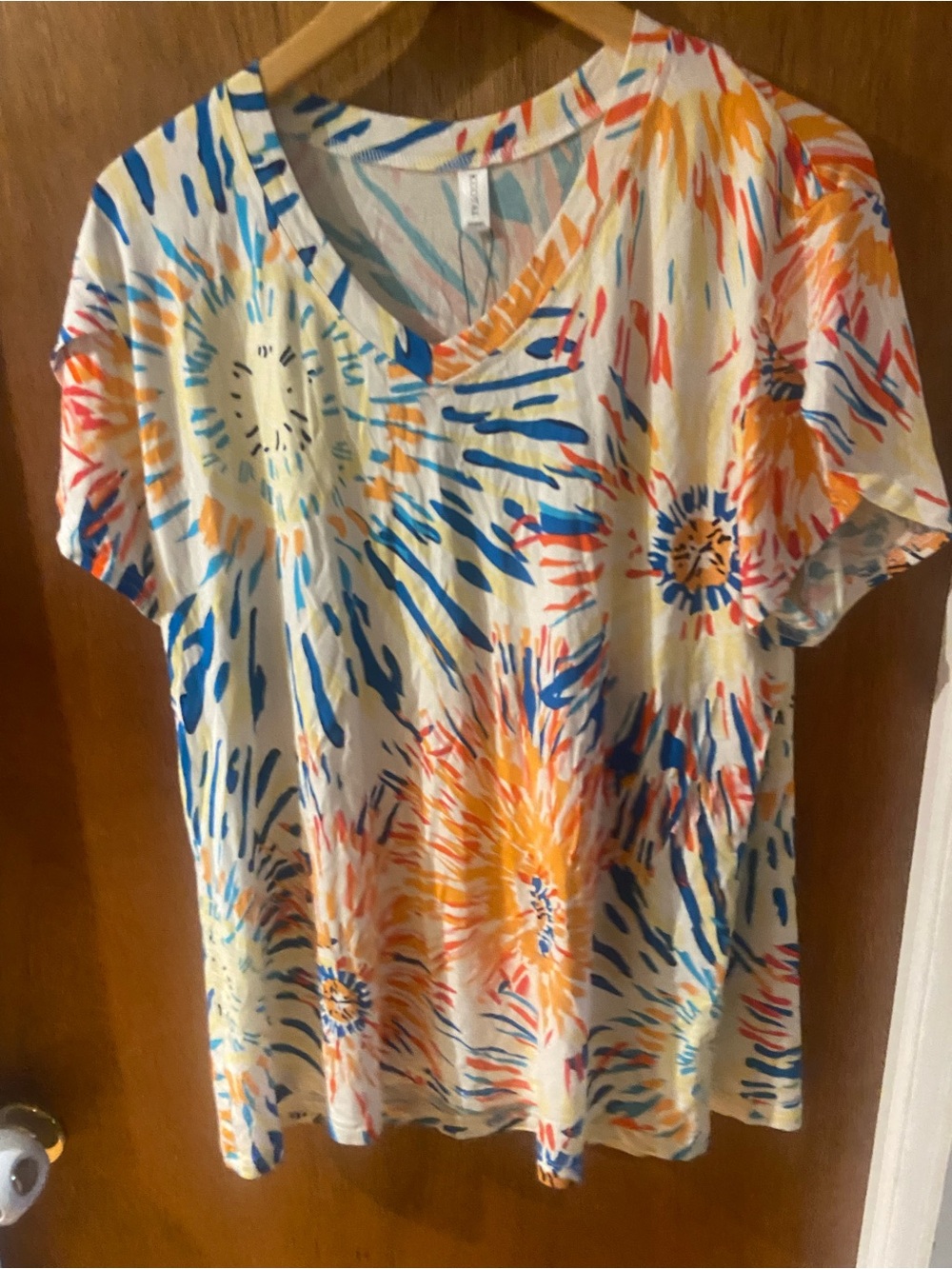 V-Neck Floral Burst Short Sleeve Top Size XL NWT